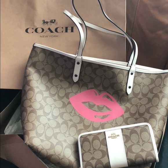 Coach purse w/ wallet - Picture 2 of 3